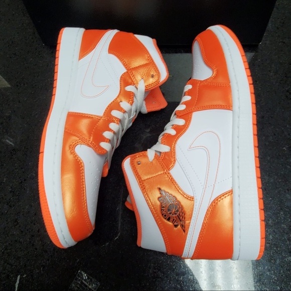Sz Various The Air Jordan 1 Mid Is Coming In “Metallic Orange”